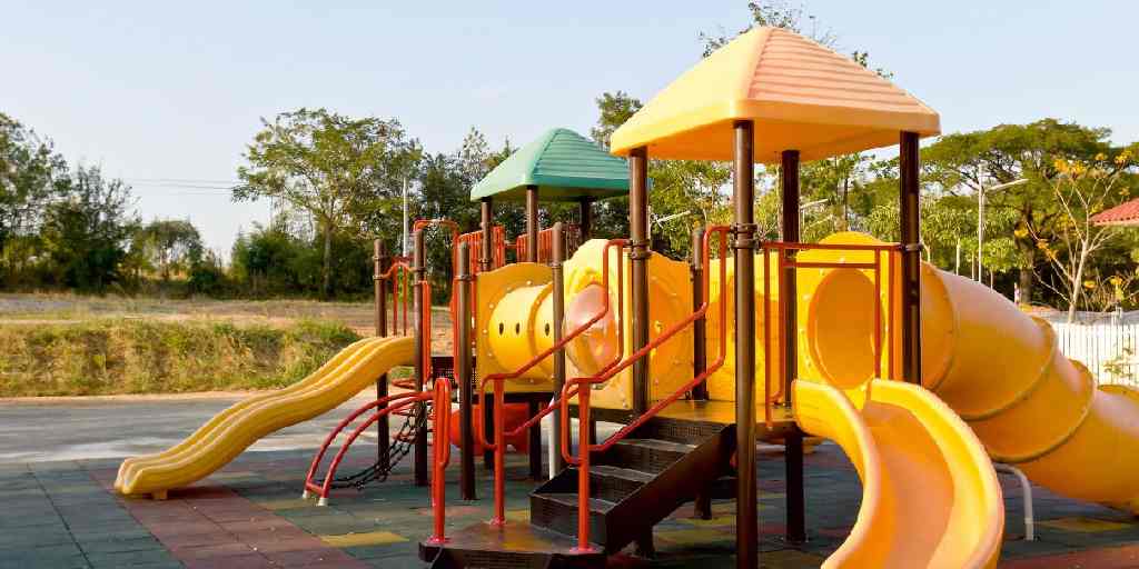 children-play-area-amenities-sana-crystal-sana-group-of-companies-tilak-nagar-chembur-mumbai-maharashtra-set-3