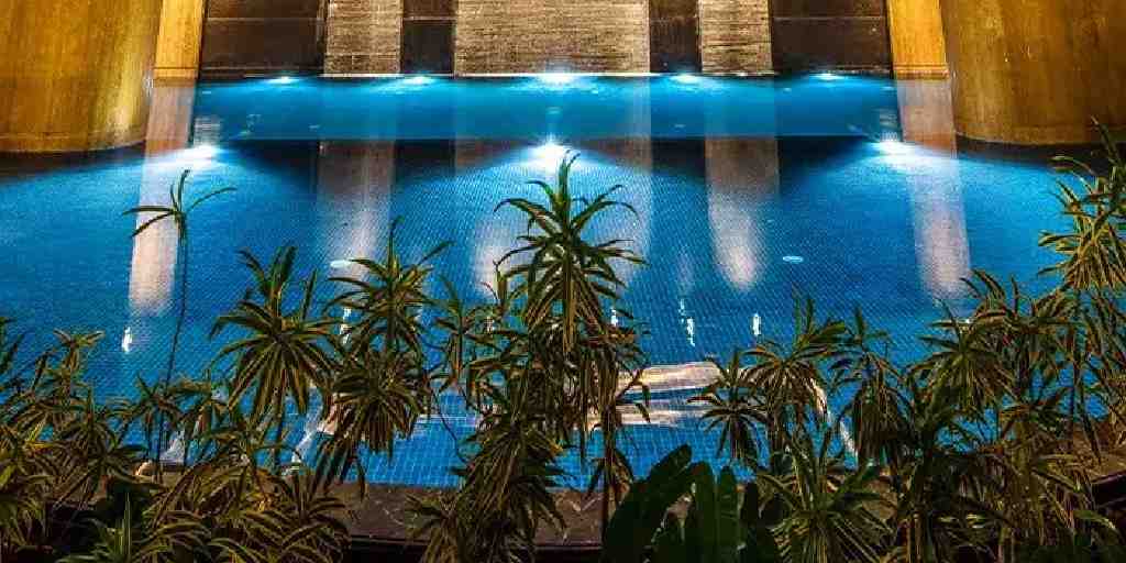 indoor-swimming-pool-amenities-sunteck-signia-isles-bandra-east-mumbai-maharashtra-set-3
