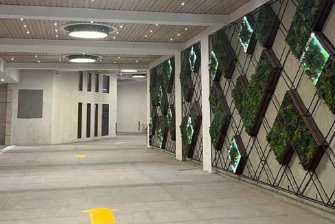 entrance-lobby-naman-habitat-shree-naman-group-andheri-west-mumbai-maharashtra-set-3