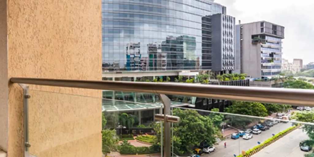 balcony-view-sunteck-signia-isles-bandra-east-mumbai-maharashtra-set-3